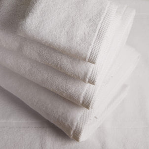 Signature Towels white